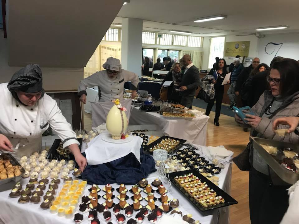 Scampia - Scuola in festa...... incontro Scuola Famiglia